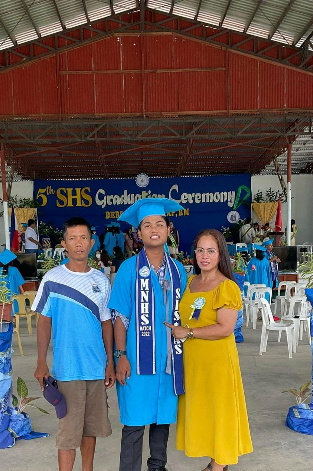 Senior high school graduation photo with parents